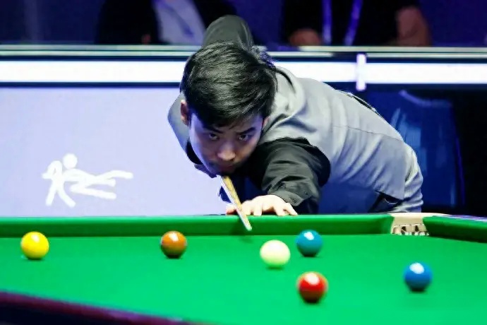 在球场上人 在球场上人