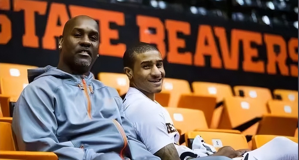 篮板的争夺 篮板的争夺