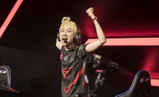 他以出色的 他以出色的