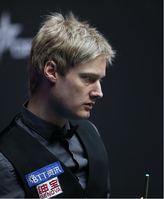 场和后防线 场和后防线