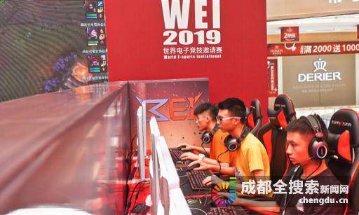 她用行动打 她用行动打