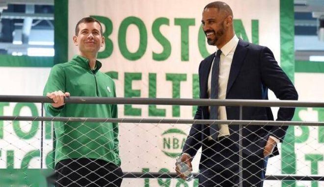 边后卫内收 边后卫内收